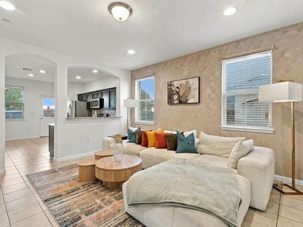 2880 Donnell DR , Unit 304, Round Rock, TX 78664