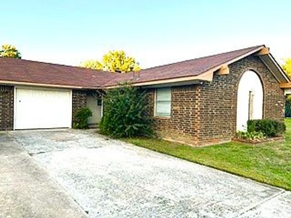 Unit B, Pryor, OK 74361