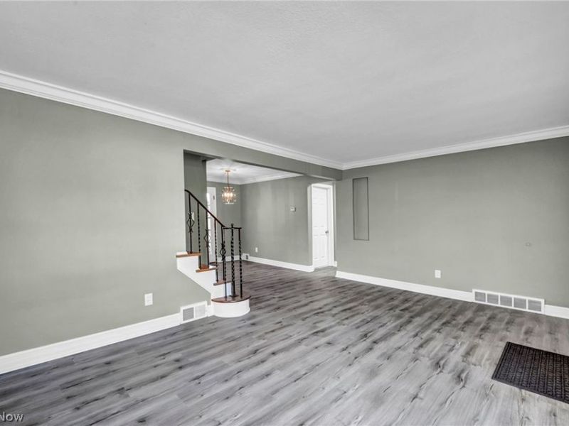 7198 Greenleaf Avenue, Parma, OH 44130 Photo 12