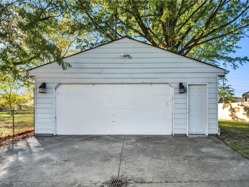7198 Greenleaf Avenue, Parma, OH 44130 Photo 41