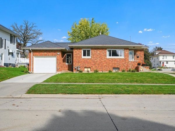 504 2nd Ave SW , Dyersville, IA 52040