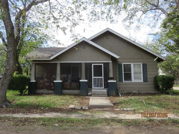 1501 Division Street , Commerce, TX 75428