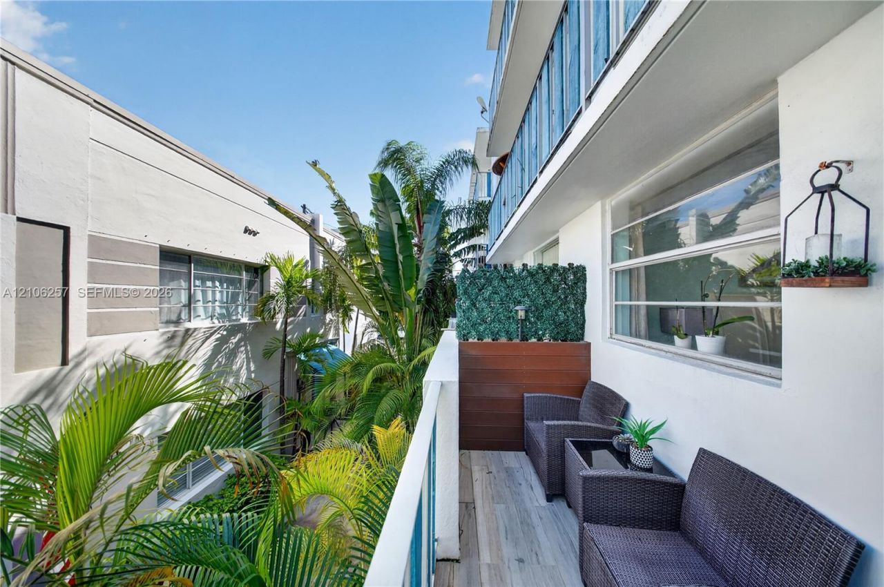 335 Collins, Unit 203, Miami Beach, FL 33139 Photo