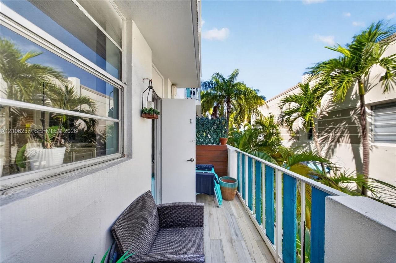 335 Collins, Unit 203, Miami Beach, FL 33139 Photo