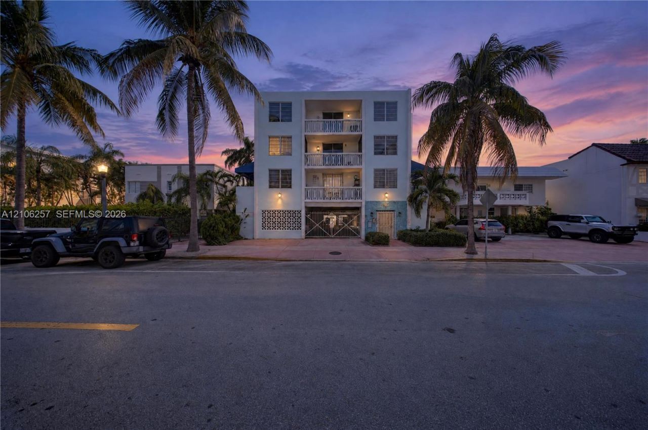 335 Collins, Unit 203, Miami Beach, FL 33139 Photo