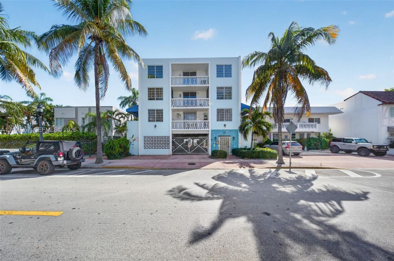 335 Collins, Unit 203, Miami Beach, FL 33139 Photo