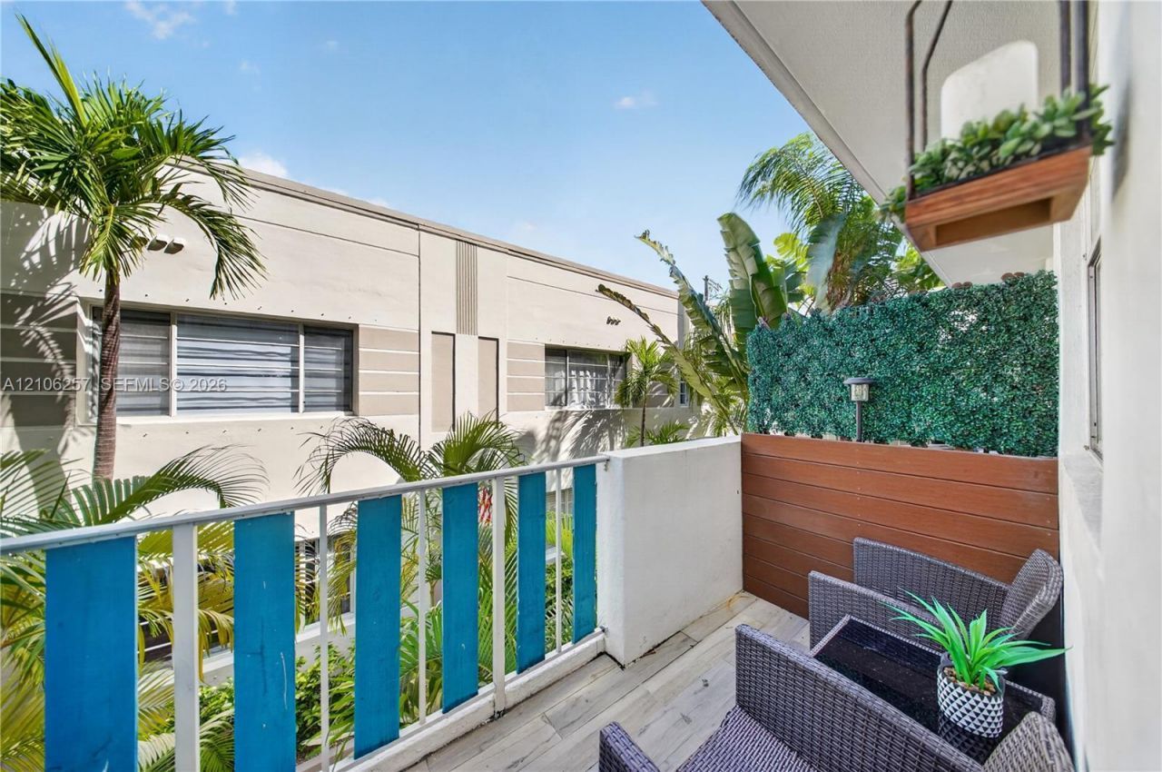 335 Collins, Unit 203, Miami Beach, FL 33139 Photo