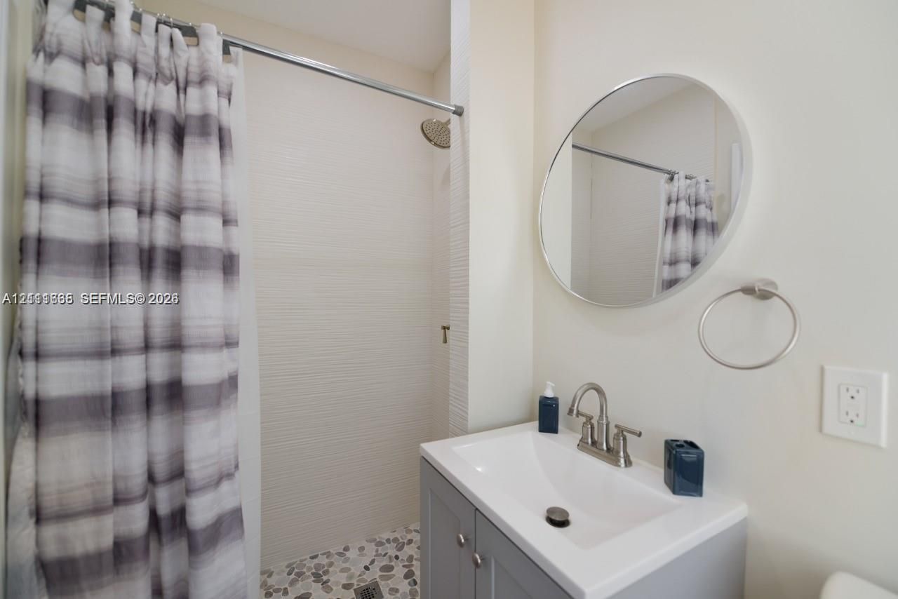 12520 NE Miami Pl , North Miami, FL 33161 Photo