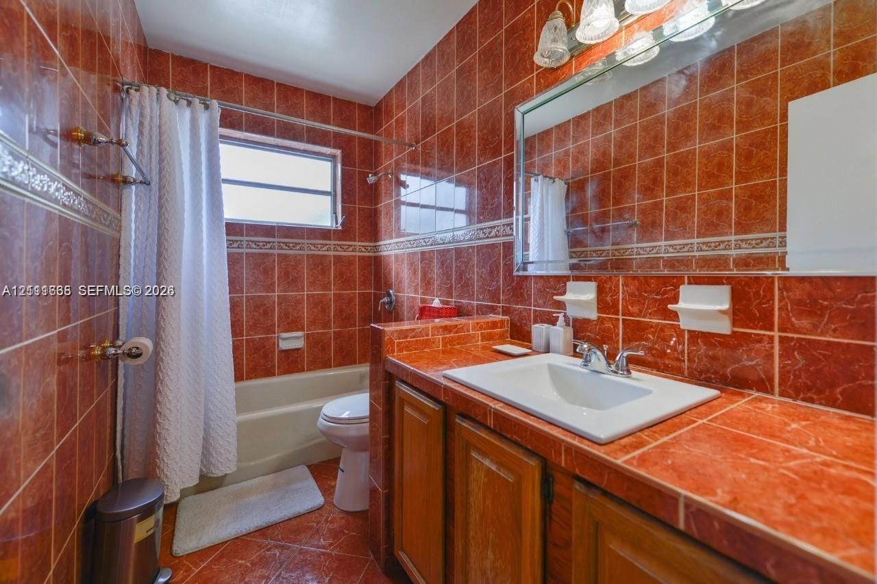 12520 NE Miami Pl , North Miami, FL 33161 Photo