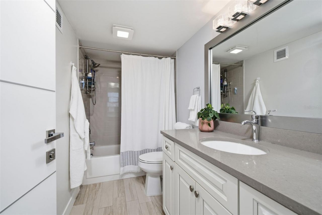 101 S Gulfstream Avenue , Unit 5G, Sarasota, FL 34236 Photo