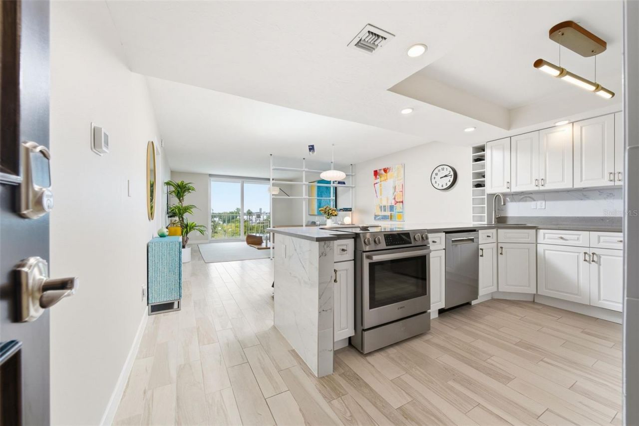 101 S Gulfstream Avenue , Unit 5G, Sarasota, FL 34236 Photo