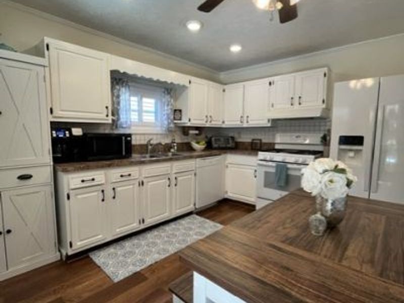 41649 Hazelwood Street, Elyria, OH 44035 Photo 4
