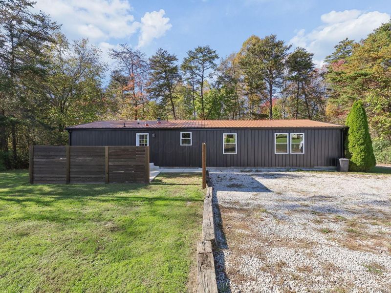 18682 Griffith Road, Logan, OH 43138 Photo 2
