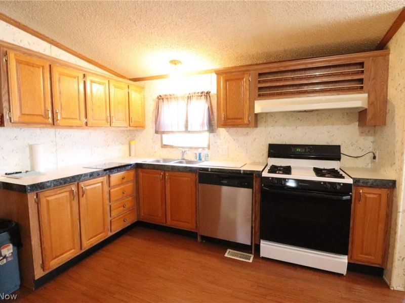 104 Russell Avenue, Creston, OH 44217 Photo 8