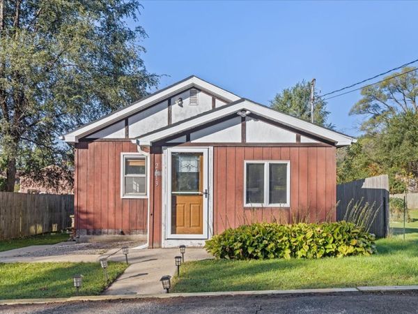 2413 Alton Road, McHenry, IL 60050