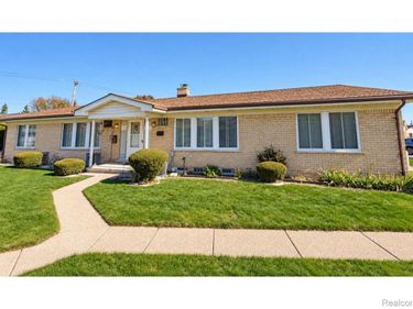 19253 E 13 Mile Road, Roseville, Mi 48066
