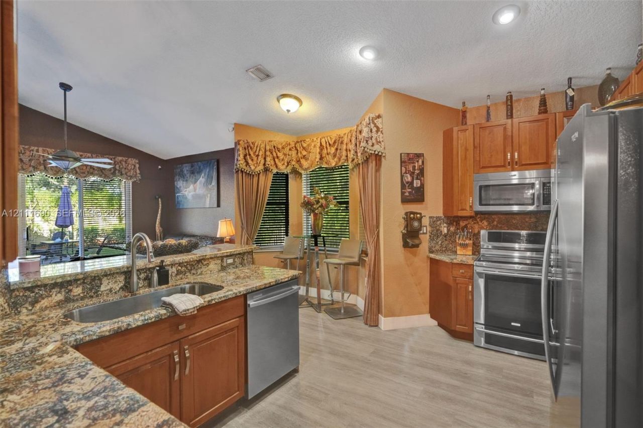 694 SW 159th Ln , Pembroke Pines, FL 33027 Photo