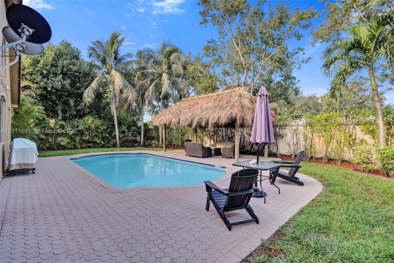 694 SW 159th Ln , Pembroke Pines, FL 33027 Photo