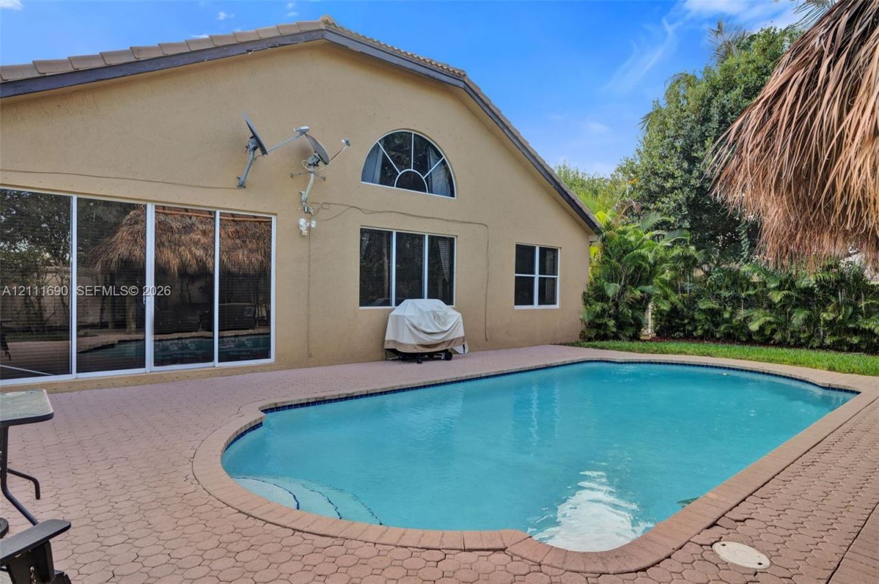 694 SW 159th Ln , Pembroke Pines, FL 33027 Photo