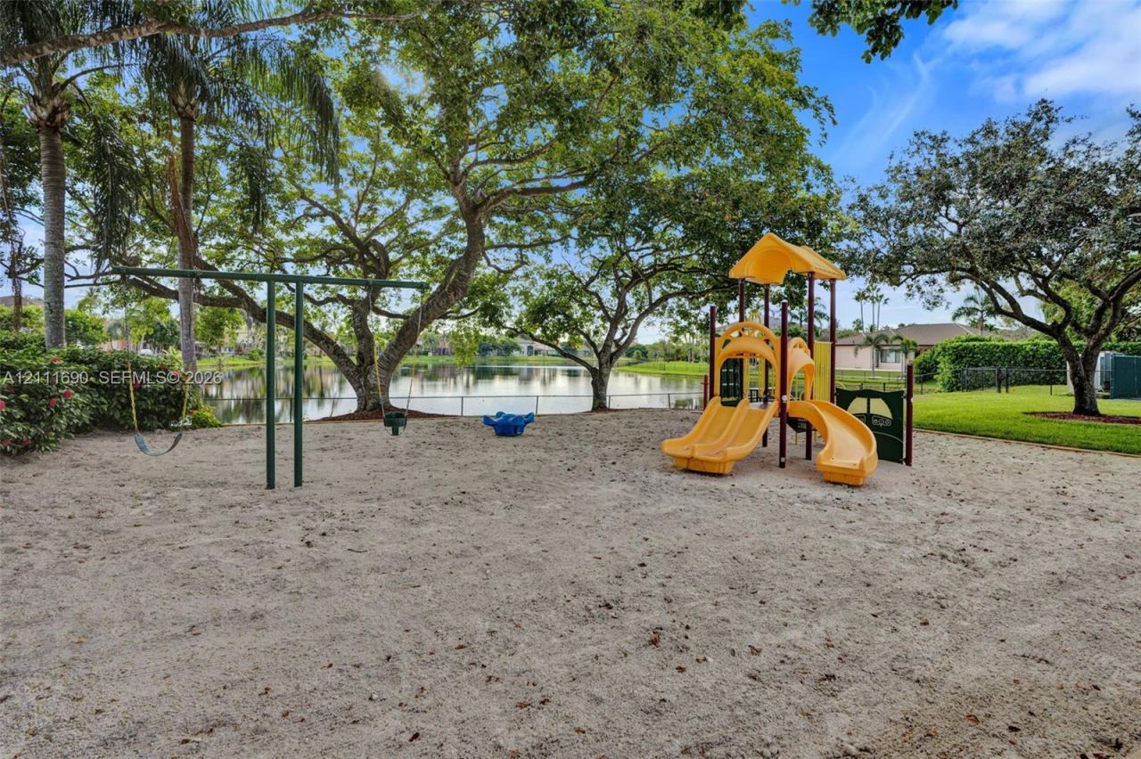 694 SW 159th Ln , Pembroke Pines, FL 33027 Photo