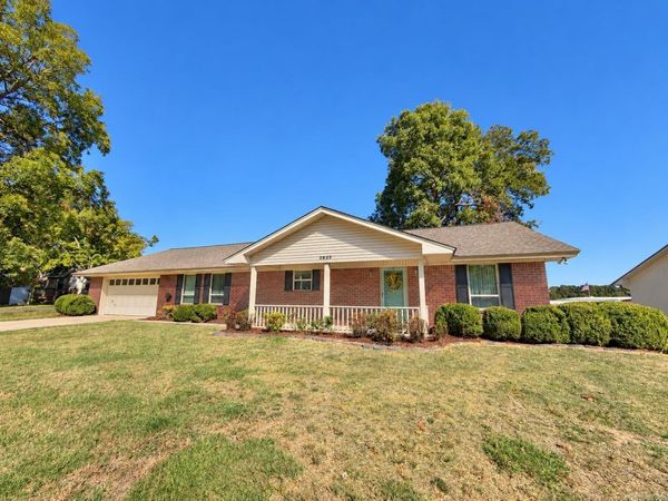 2823 Riverside , Pine Bluff, AR 71602