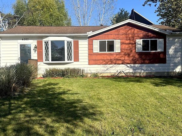 4307 Old Castle Circle, Lansing, MI 48911