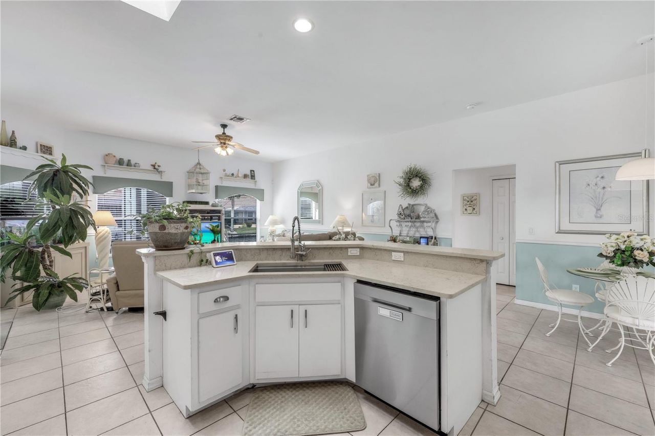 305 SE 31st Street , Cape Coral, FL 33904 Photo