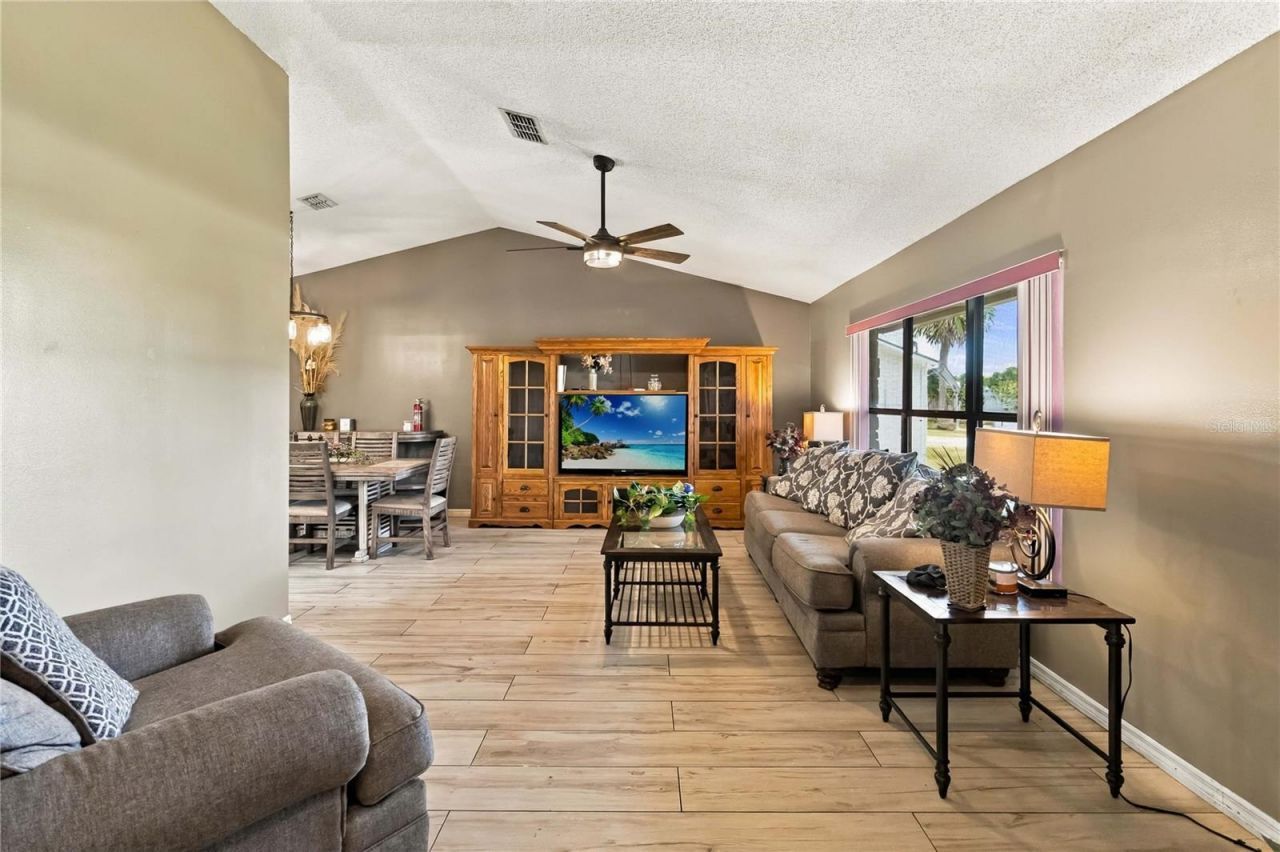 2490 Albany Drive , Kissimmee, FL 34758 Photo
