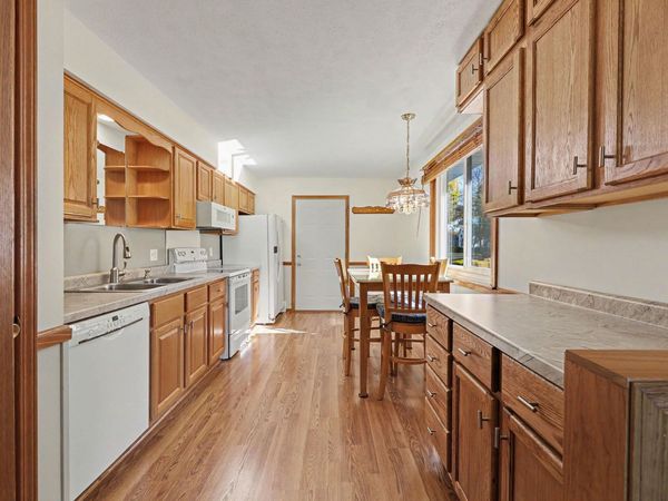 233 E Unadilla Street, Pinckney, MI 48169