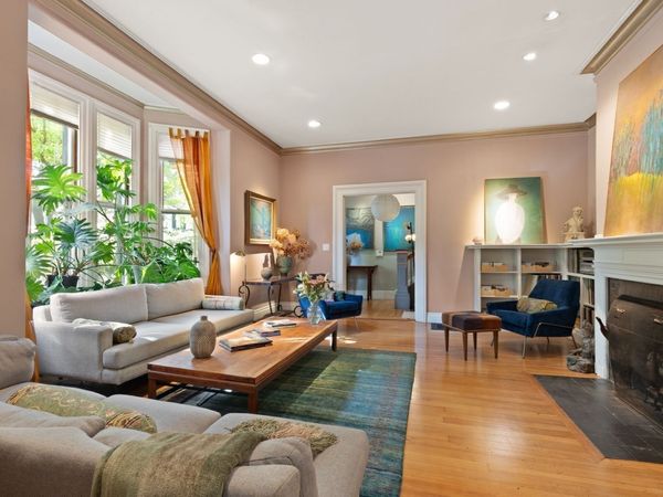 32 Hawthorn St, Unit 1, Cambridge, MA 02138