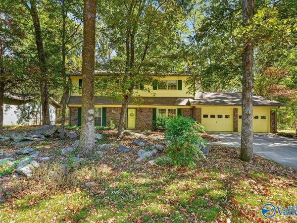 708 Bluewood Drive SE, Huntsville, AL 35802