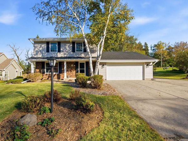 W162N8340 Tamarack DRIVE, Menomonee Falls, WI 53051