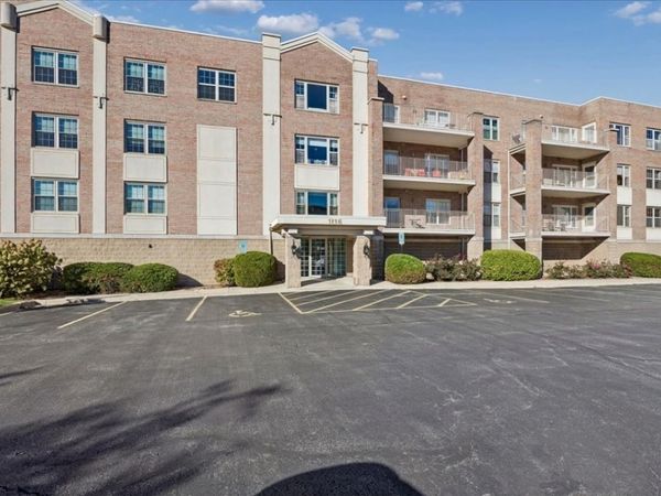 1200 S Prospect Avenue , Unit 103, Elmhurst, IL 60126
