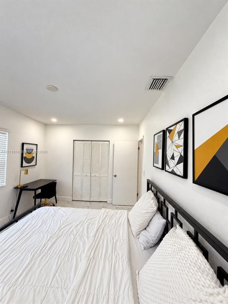 935 NE 164th St, North Miami Beach, FL 33162 Photo