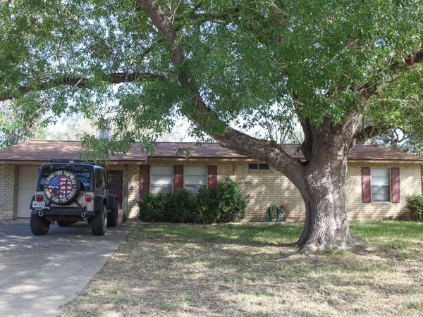 420 High Meadow Dr., Pleasanton, TX 78064