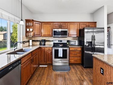 18211 Edna Street, Omaha, NE 68136