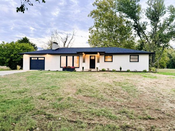 1890 S Carnation Drive , Aurora, MO 65605