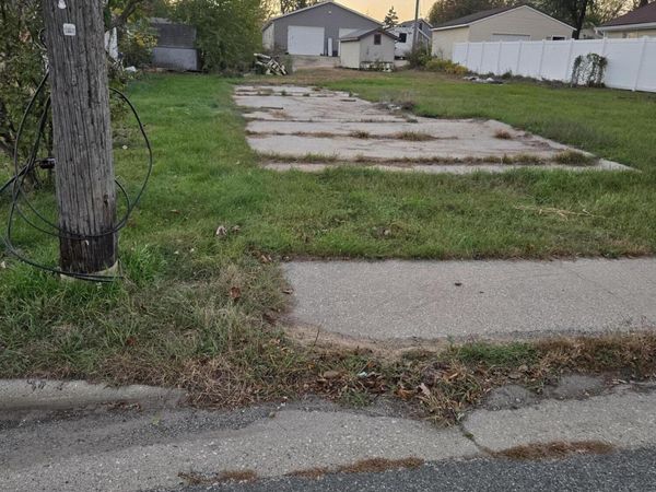 1715 Bainbridge St, Campbell, WI 54603