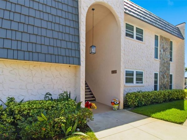 211 FERNWOOD CIRCLE , Unit 211, SEMINOLE, FL 33777
