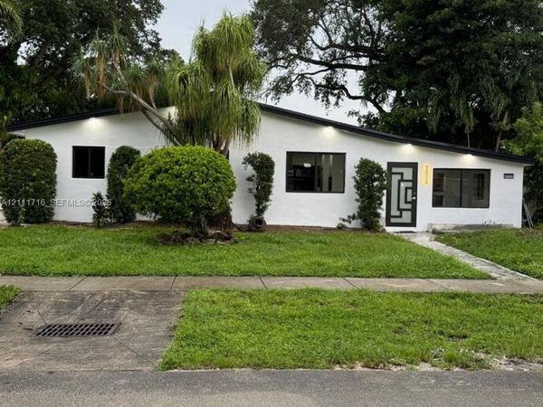 4120 SW 31st Dr , West Park, FL 33023