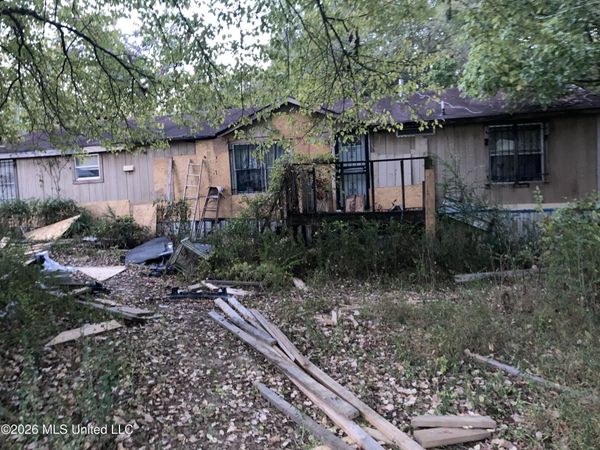 283 W Vallwy Avenue, Holly Springs, MS 38635