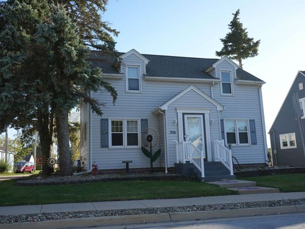 206 3rd ST S.E. , Oelwein, IA 50662