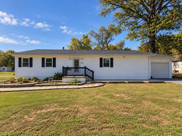 406 S Stotlar Street , Benton, IL 62812
