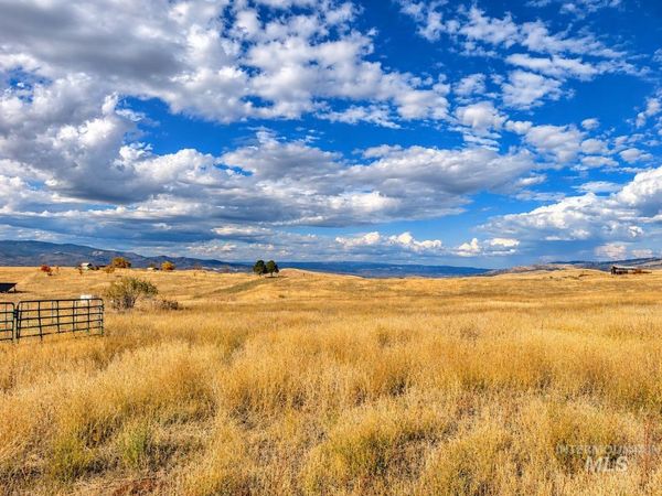 1318 Hwy 95, Mesa, ID 83643