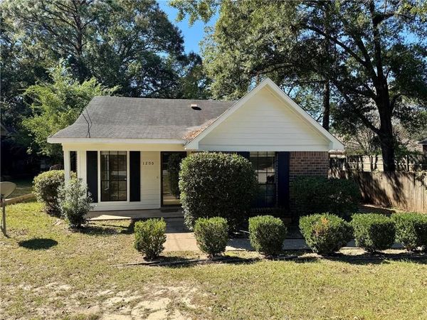 1200 Mcneil Avenue , Mobile, AL 36609