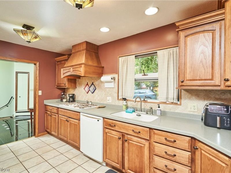 4630 Pinecrest Drive, Akron, OH 44321 Photo 10