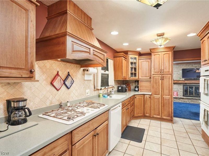 4630 Pinecrest Drive, Akron, OH 44321 Photo 9