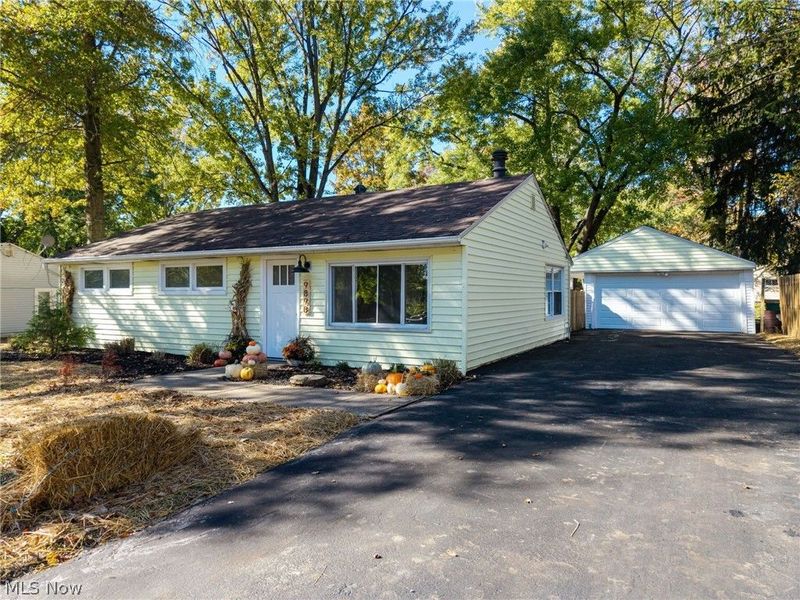 9898 Oakwood Drive , Twinsburg, OH 44087 Photo 2