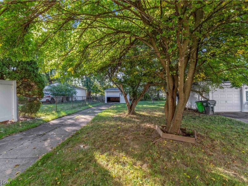 22950 Ivan Avenue , Euclid, OH 44123 Photo 24
