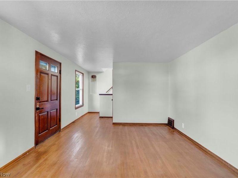 22950 Ivan Avenue , Euclid, OH 44123 Photo 3